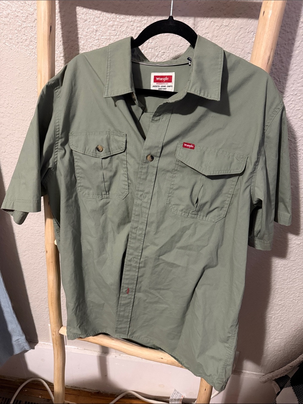 Wrangler Short Sleeve Button-Down Shirt in Olive